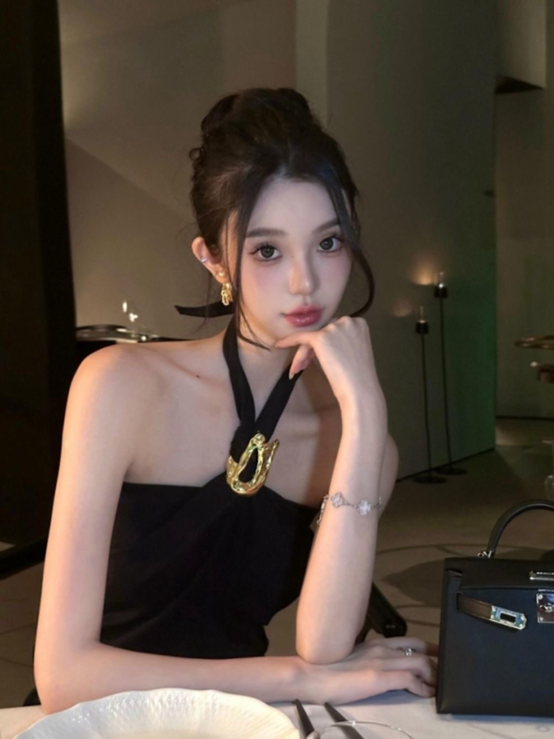 黑色挂脖无袖吊带背心女装2025夏季新款修身显瘦高级露肩辣妹上衣