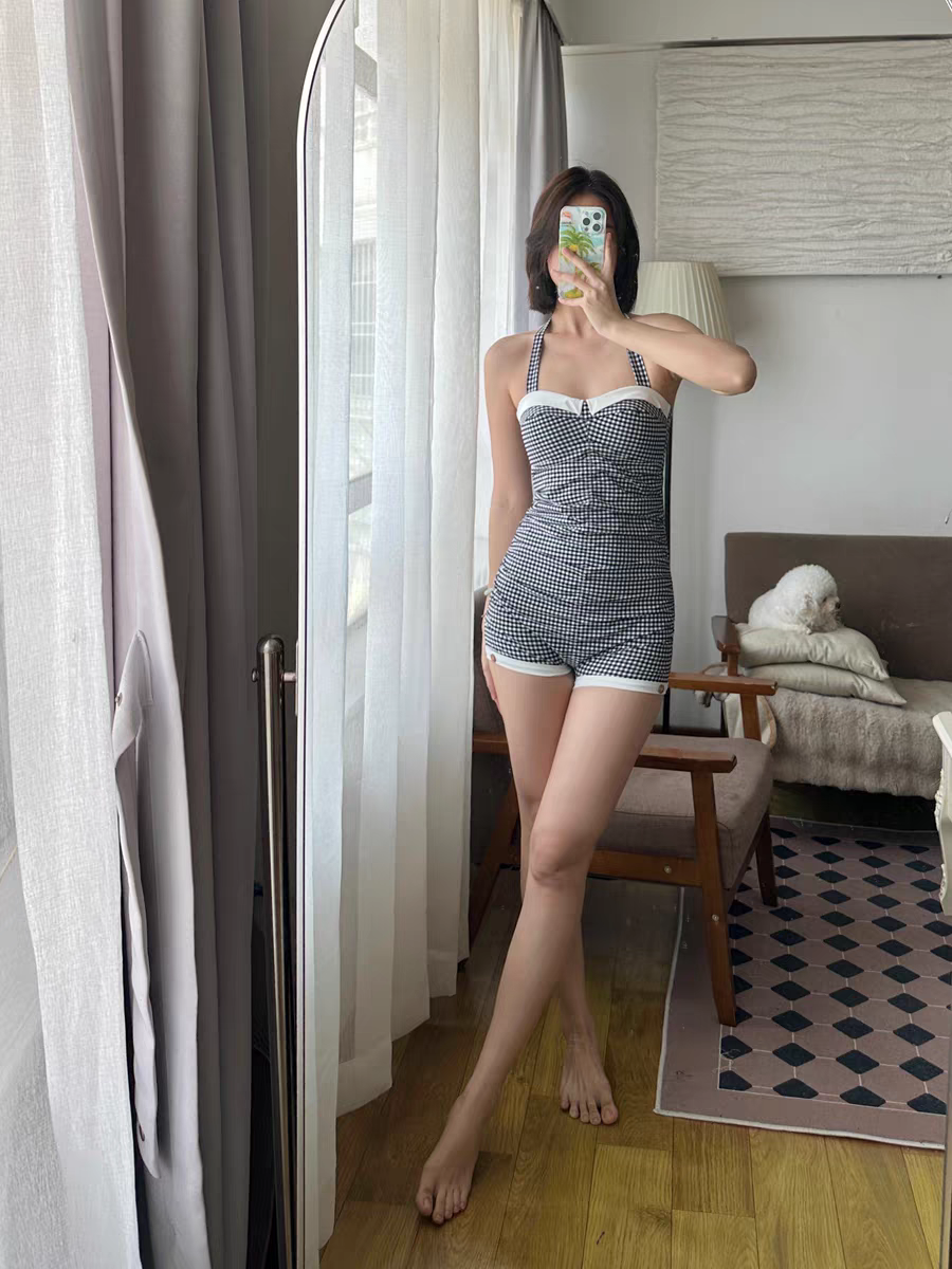 2025新款泳衣女连体平角裤显瘦遮肚泡温泉保守高级感格子泳装吊带