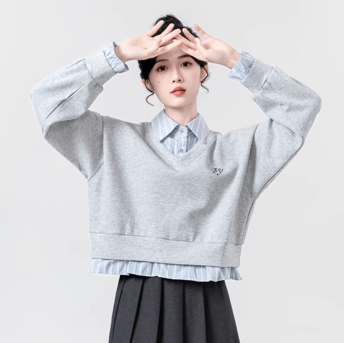灰色假两件卫衣女春秋2025新款设计感拼接衬衫POLO领套头短款