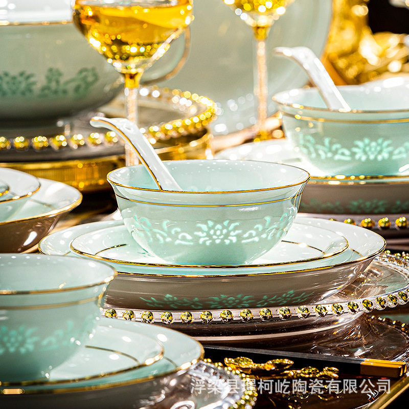 景德镇碗碟套装家用青瓷玲珑瓷餐具2025新款中式高端乔迁碗盘爽陶