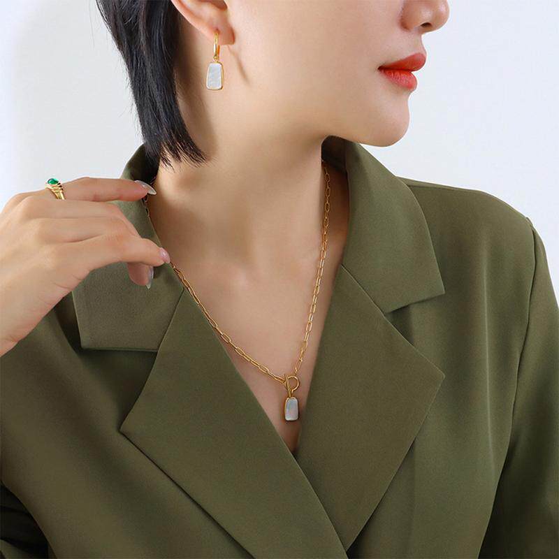然白海贝OT扣长牌吊坠项链彩光泽