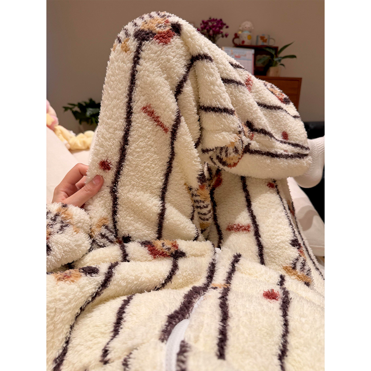 韩系复古竖条纹小花珊瑚绒睡衣女柔软毛绒慵懒风居家两件套秋冬季