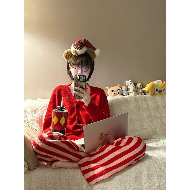 柔软可爱小猫印花半边绒睡衣女