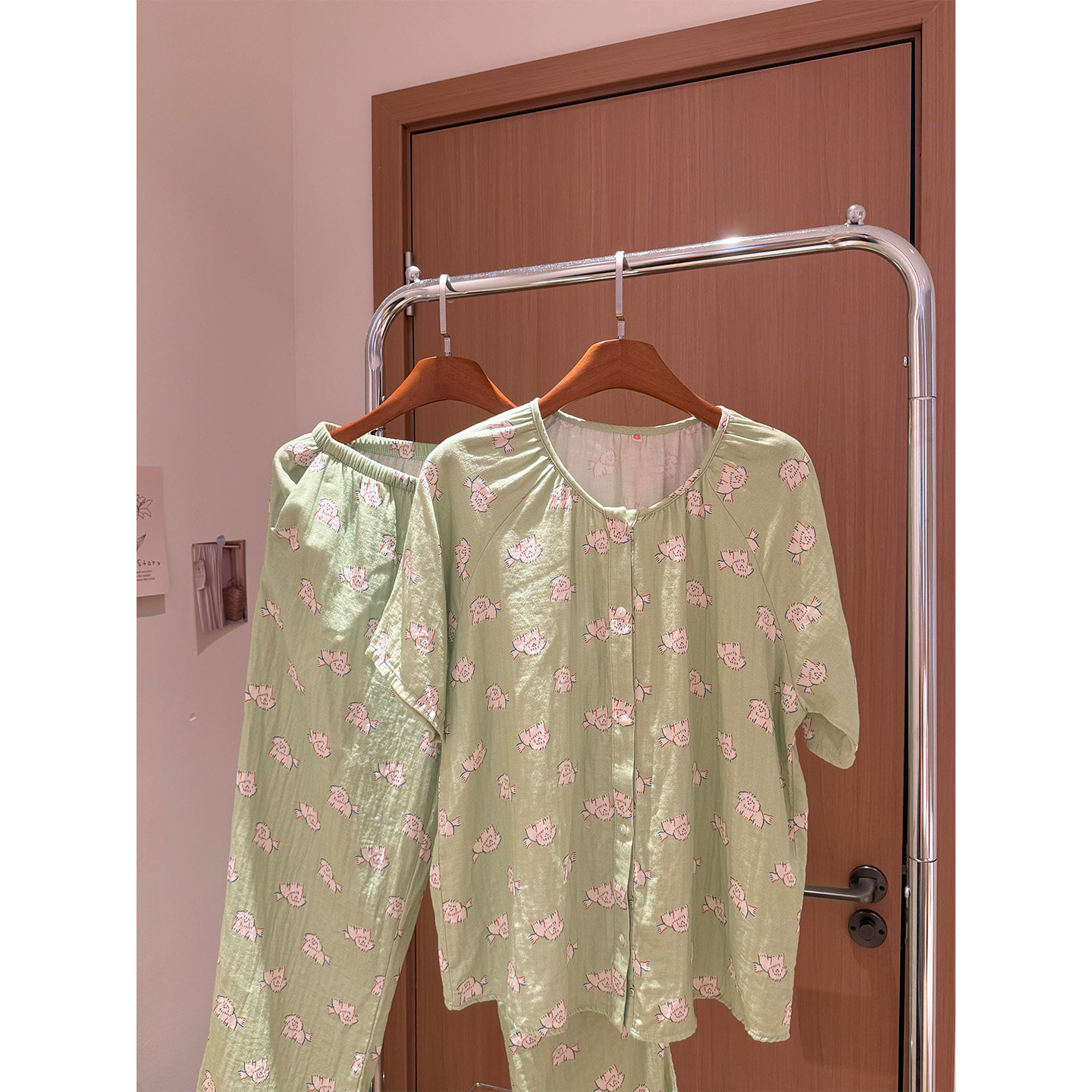 小清新绿色卡通印花睡衣女款2026新款夏季休闲宽松短裤家居服套装