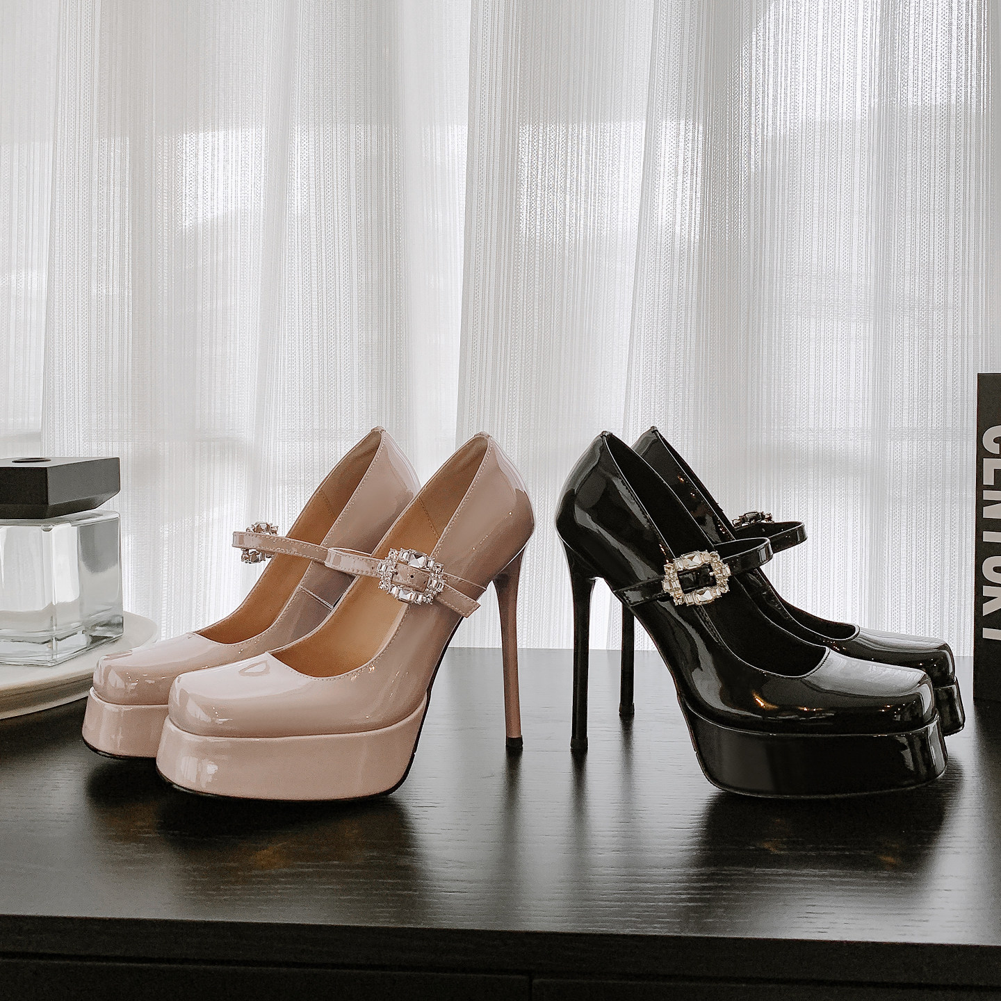 圆圆妈2026春季新款时尚性感细跟单鞋防水台高级感一字扣高跟女鞋