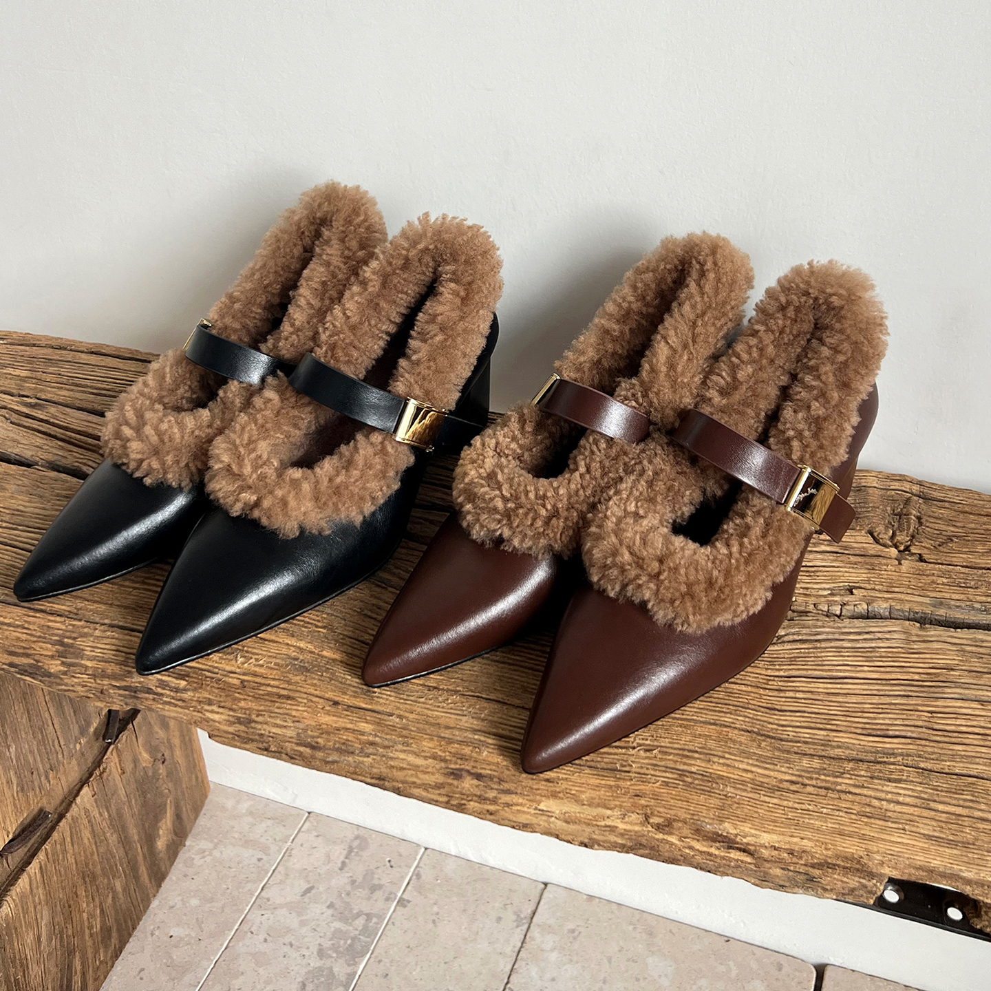 时尚尖头中口拼接皮带扣长绒单鞋