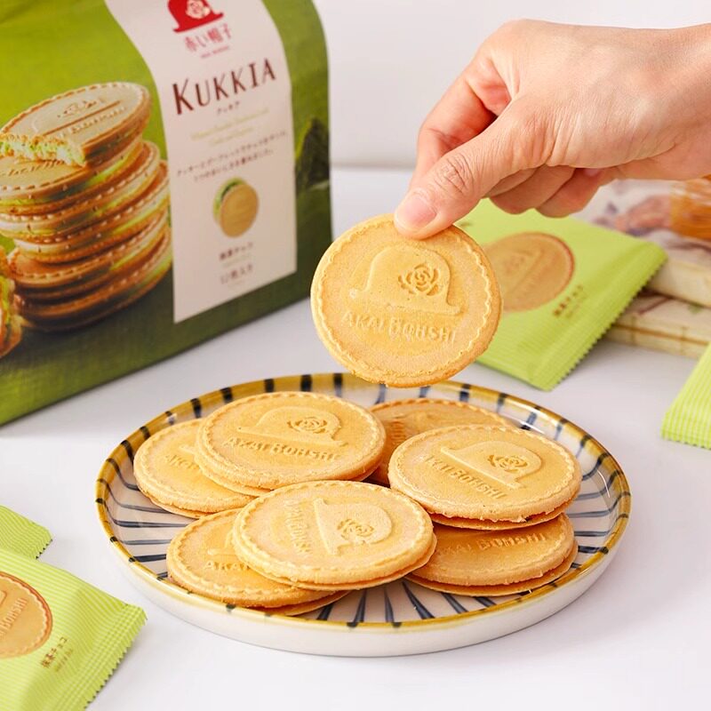 日本进口红帽子饼干曲奇薄脆法式夹心饼干抹茶味Kukkia休闲零食品