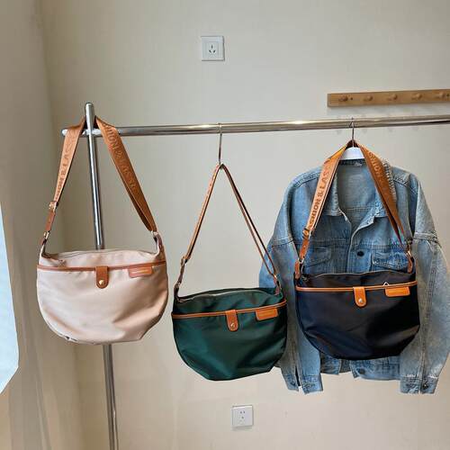 百搭时尚轻便牛津布斜挎单肩包