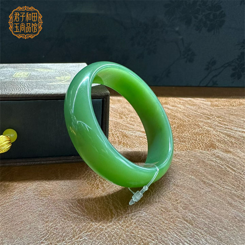 [俄58mm碧玉正阳绿宽版手镯]俄碧正阳绿宽版手镯天然新疆