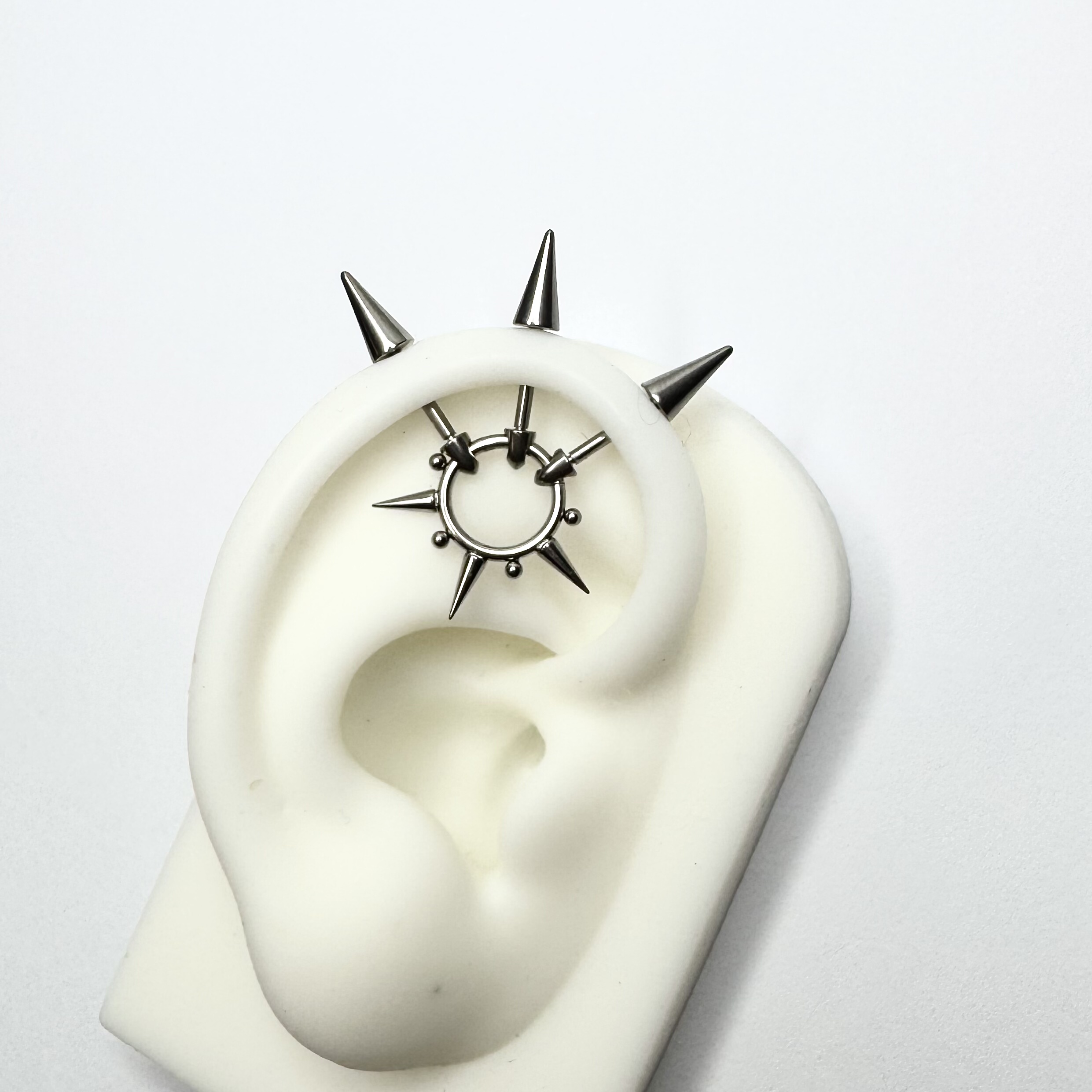 朋克三角耳轮恶魔钉原创F136钛合金防敏耳轮钉耳骨钉耳钉解构耳桥