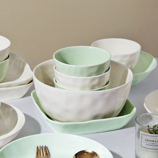 奶油风盘子碗家用2026新款高级感陶瓷餐具2-6人情侣碗碟碗盘套装