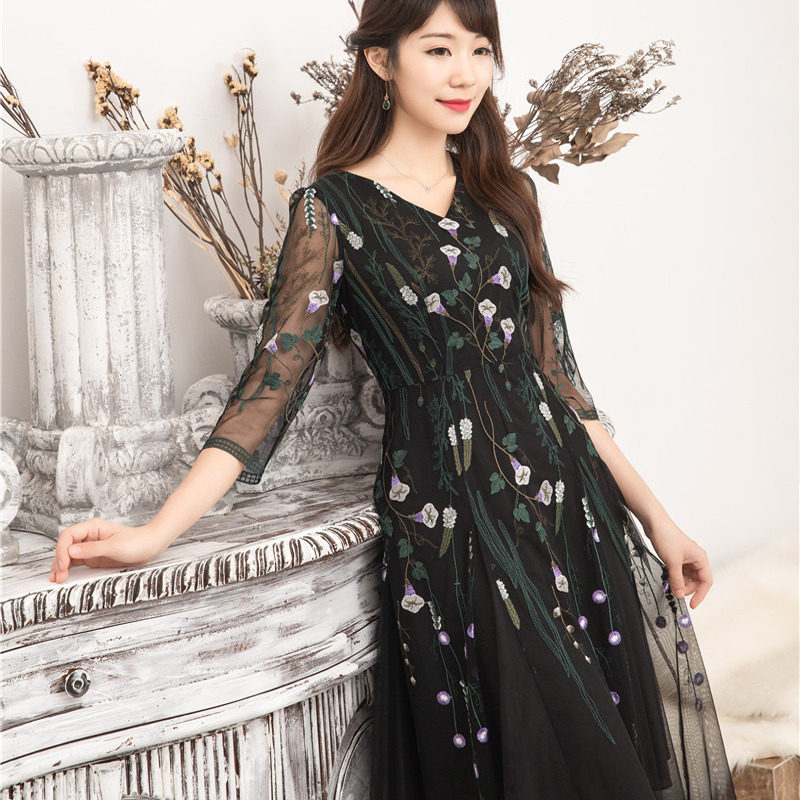 2025春夏新款女装蕾丝网纱绣花显瘦长款透视袖子蕾丝连衣裙97695