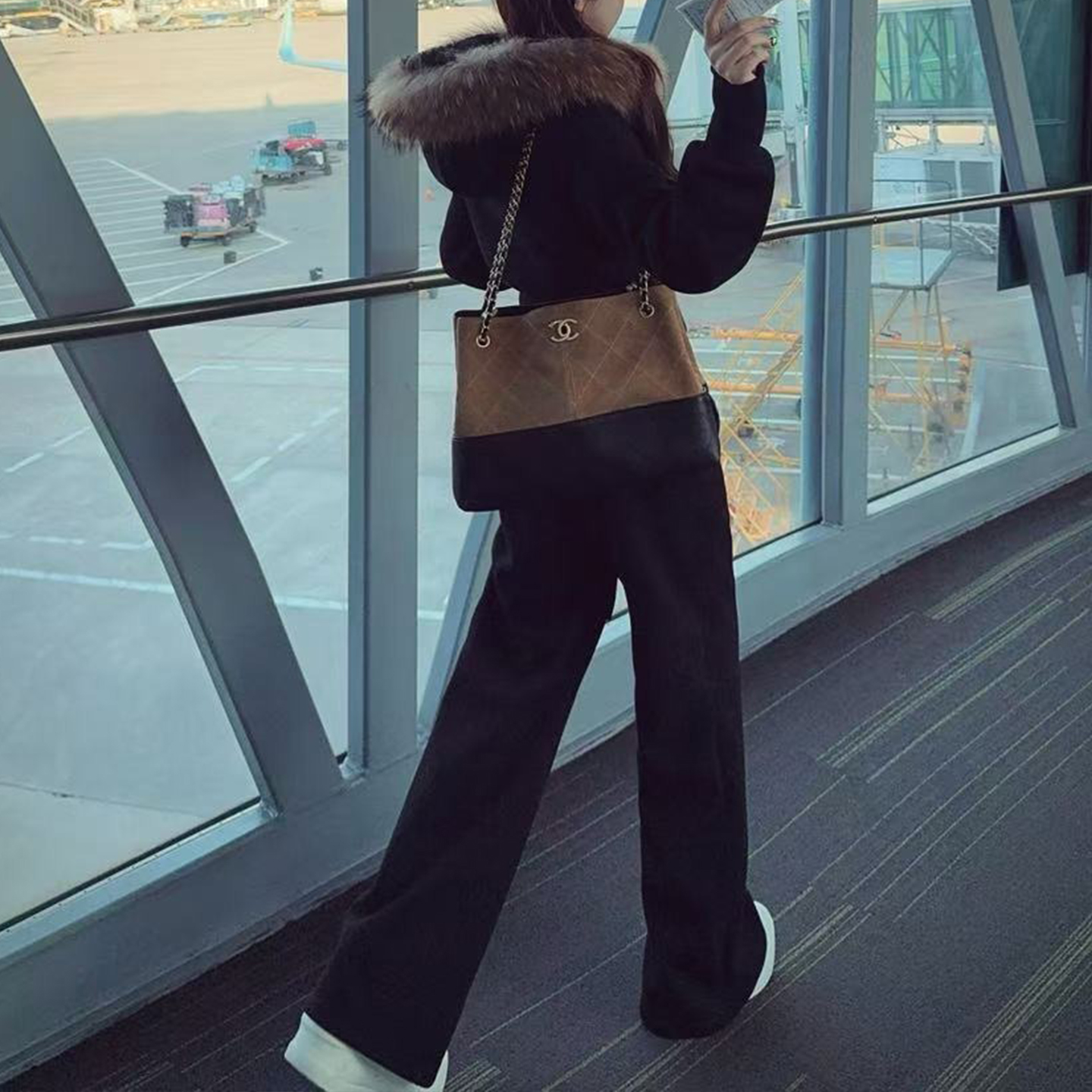 黑色毛领连帽休闲运动套装女