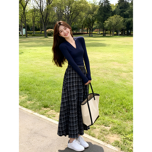 温柔系V领显瘦长袖上衣格子半身裙两件套女春秋季韩系氛围感穿搭