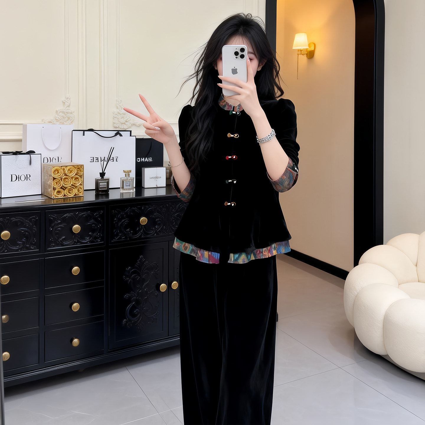 高级感黑色丝绒盘扣外套女春秋新款绝美巨好看的新中式国风小上衣