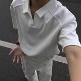 灰色
