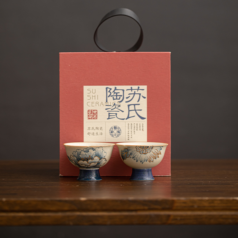 苏氏手绘描金青花牡丹茶杯