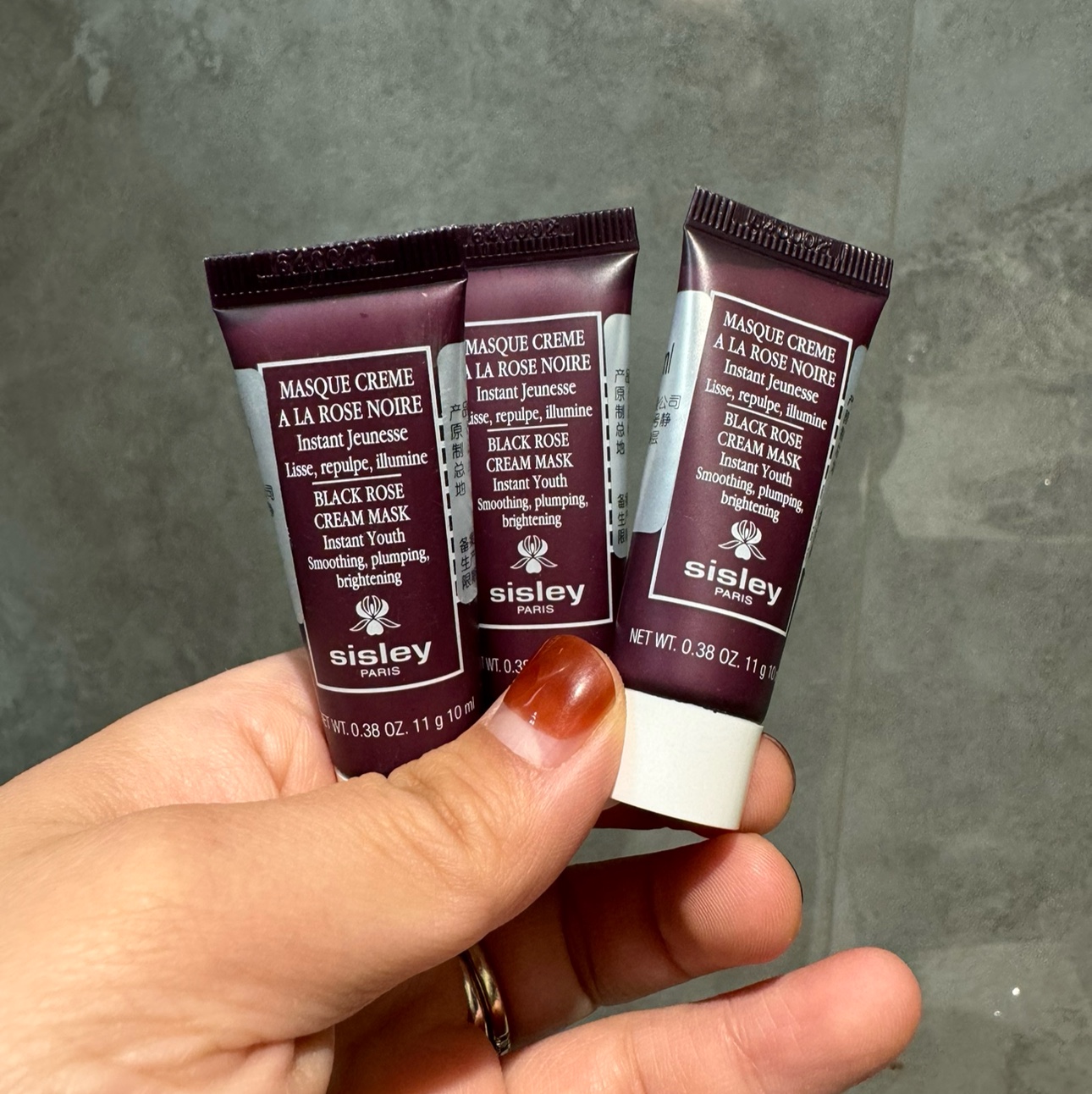 包邮Sisley黑玫瑰焕采紧致面膜 10ML*3个 日期27年