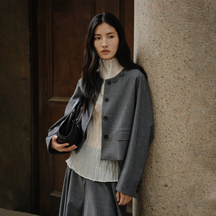 【典雅自持】极简长袖T恤女26春新品圆领宽松通勤简约上衣打底衫