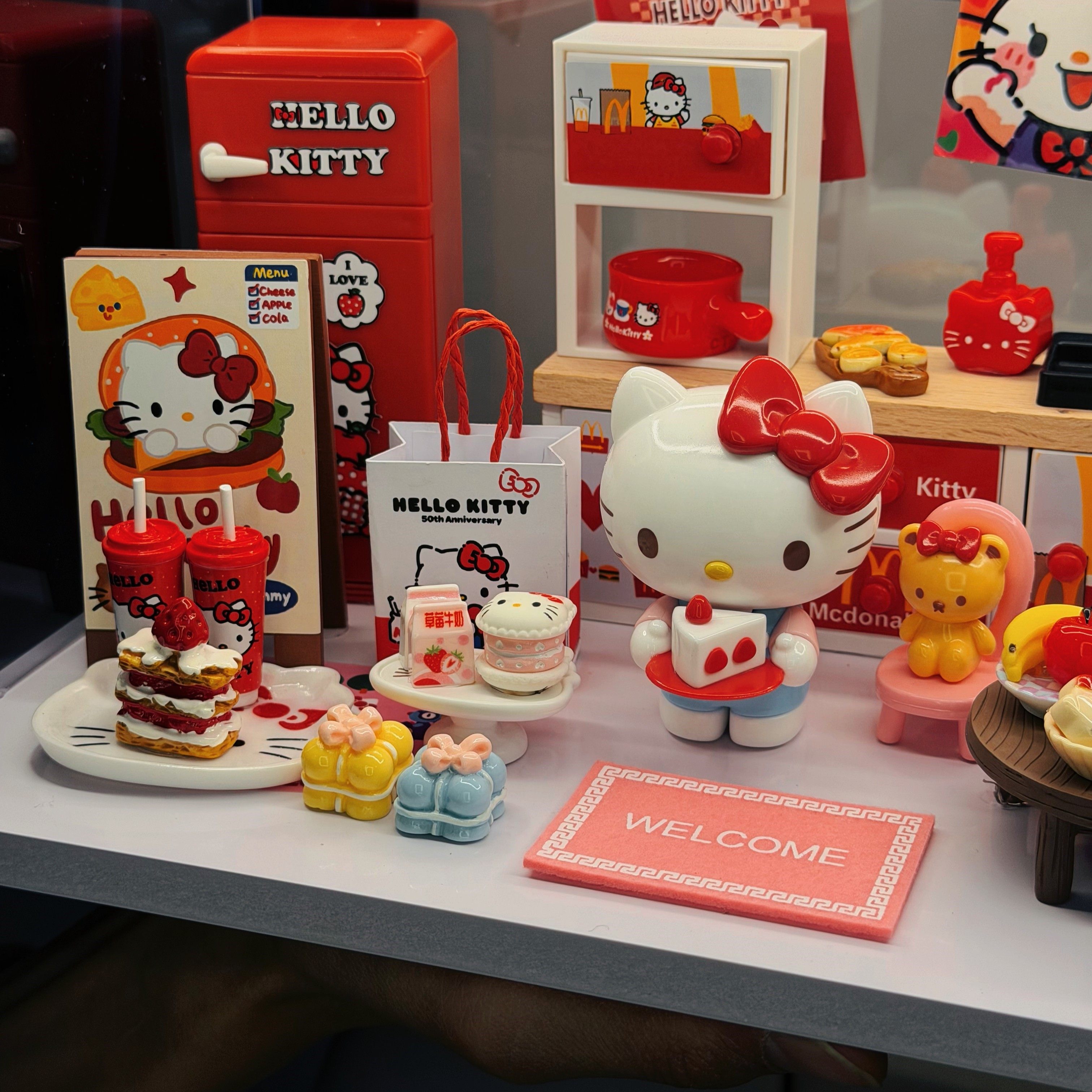 正版Hello Kitty凯蒂猫小夜灯创意氛围台灯女生创意装饰生日礼物,节庆用品/礼品,创意礼盒/礼品套组,淘宝优惠券,粉丝福利购,淘宝优惠卷