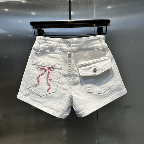 粉色蝴蝶节刺绣工装屁兜口袋白色高腰A字牛仔短裤25夏显腿长热裤