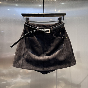 高级感黑色鹿皮绒休闲半身裙女2025年冬季新款高腰纯欲气质短裙裤