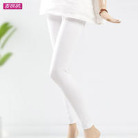 The long leggings for tall women are made of thin cotton and are nine-tenths black. They are elastic and can make a chubby girl look slimmer. The high waist is breathable thumbnail 4