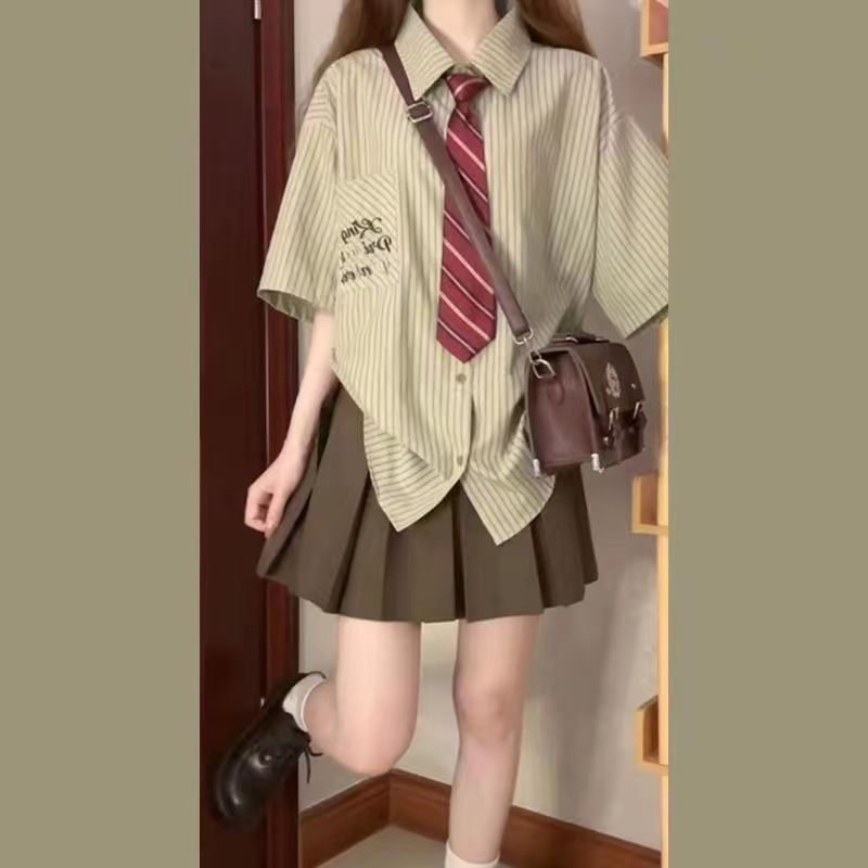 夏季短袖宽松学院风休闲衬衫