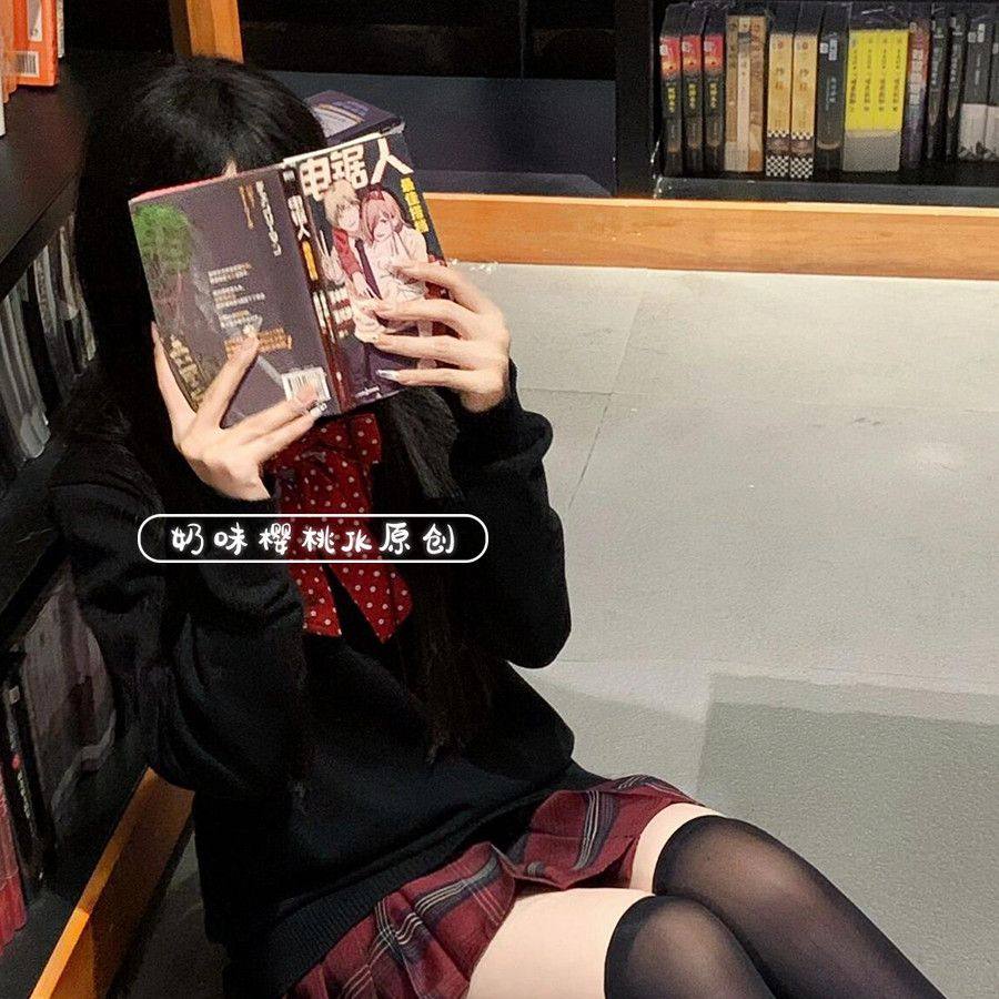 制服日系学院风黑毛衣小辣椒格裙