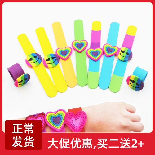 硅胶啪啪圈2023新款环保硅胶爱心笑脸拍拍手环厂家现模定制手腕带