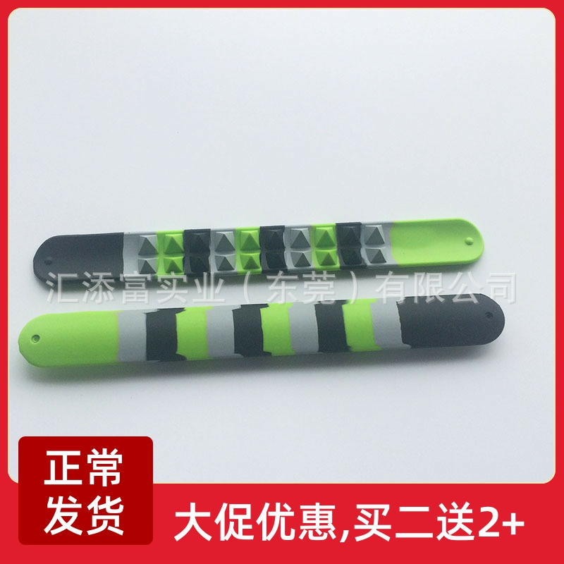 硅胶啪啪卷尺 毛刺啪啪手环 金字塔毛刺手镯  锥钉弹片拍拍手环