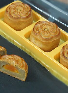 月饼  蛋黄酥三连盒 包装盒含外kop袋 单个尺寸5.5*5.5cm