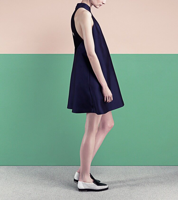 欧美风设计感简洁唯美半高领挂脖露肩背a字中短宽松连衣裙