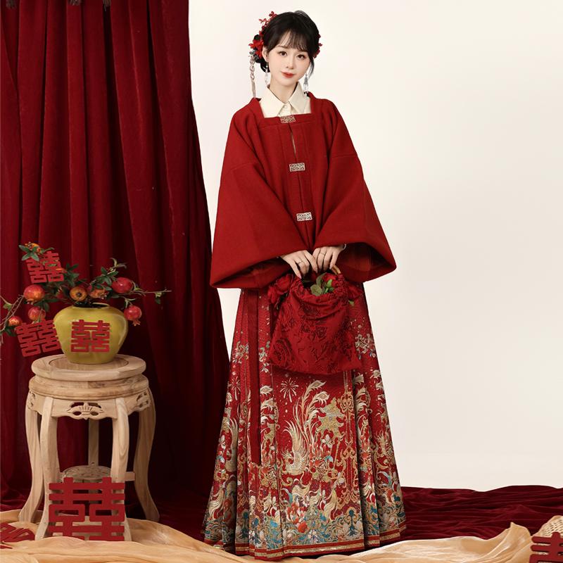 新中式汉服日常过年毛呢上衣红色拜年服订婚敬酒服织金妆花马面裙