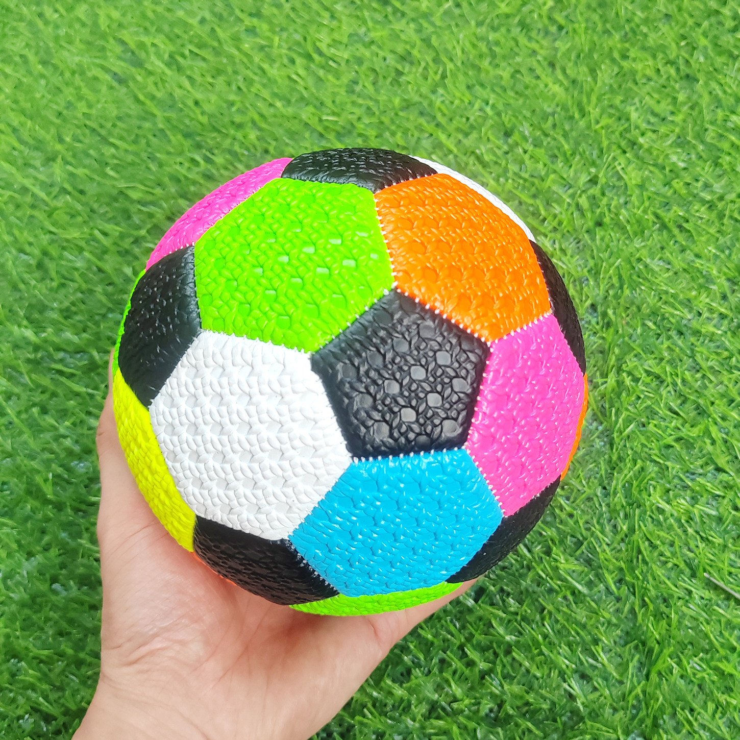 儿童2号弹力机缝足球 小宝宝15厘米花色PU训练足球户外拍拍玩具