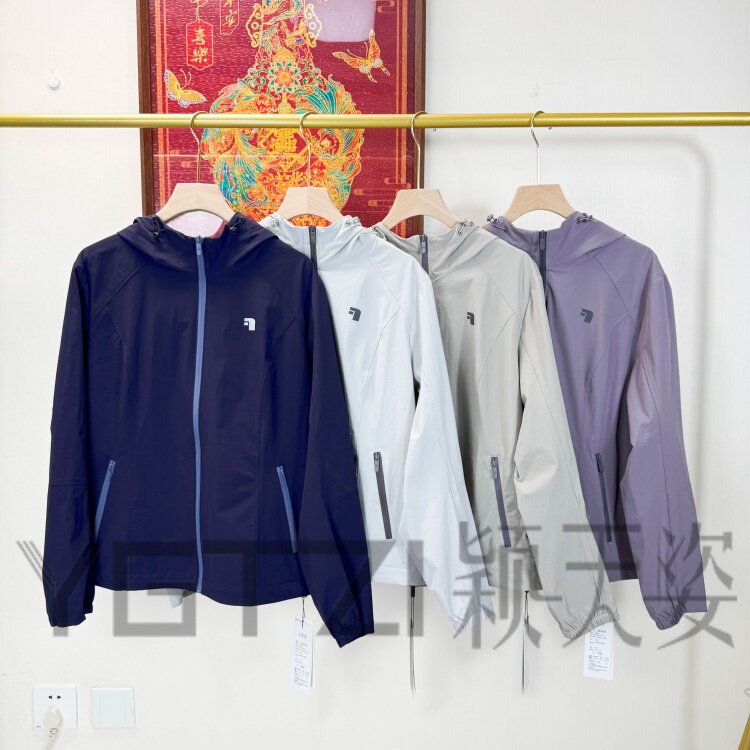 菲玛掂春新显瘦连帽速风衣
