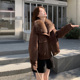 咖色轻奢风翻领短款羽绒服女冬季2025新款气质绝美百搭白鸭绒外套