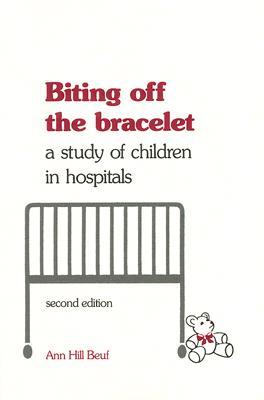 【预售】Biting Off the Bracelet: A Study of Children in