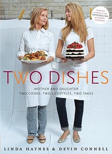 【预售】Two Dishes: Mother and Daughter: Two Cooks, Two