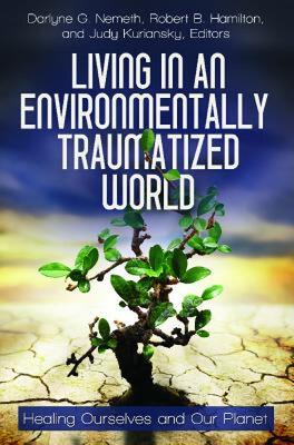 【预售】Living in an Environmentally Traumatized World: