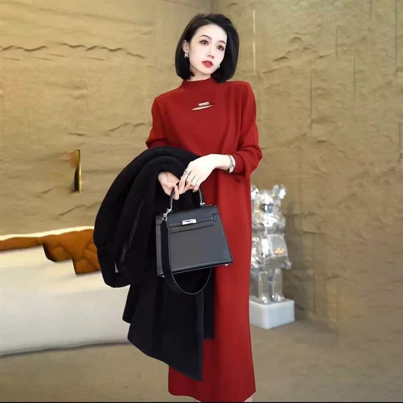 配大衣针织衫连衣裙女秋冬中长款过膝毛衣宽松显瘦纯色内搭打底裙