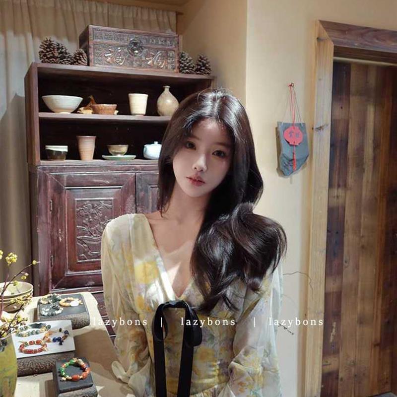 大码胖mm度假风连衣裙女夏气质v领长袖蝴蝶结收腰显瘦碎花a字短裙
