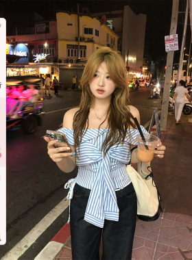 你的鱼 海盐特调 韩系微胖mm一字肩设计感夏季蓝色条纹绑带上衣