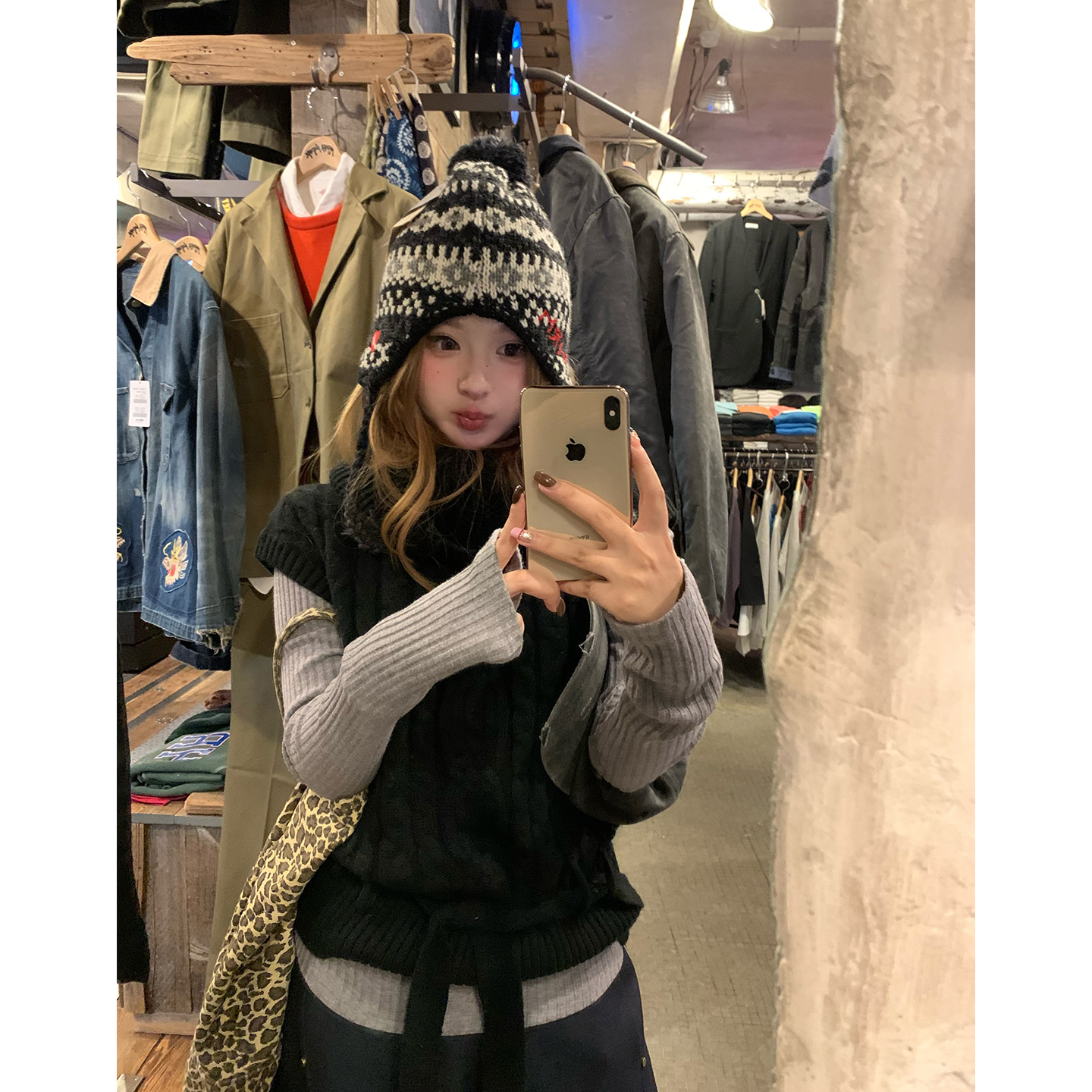 你的鱼 东京艺术 微胖mm堆堆领无袖毛织上衣 12/08 20:00新品9折