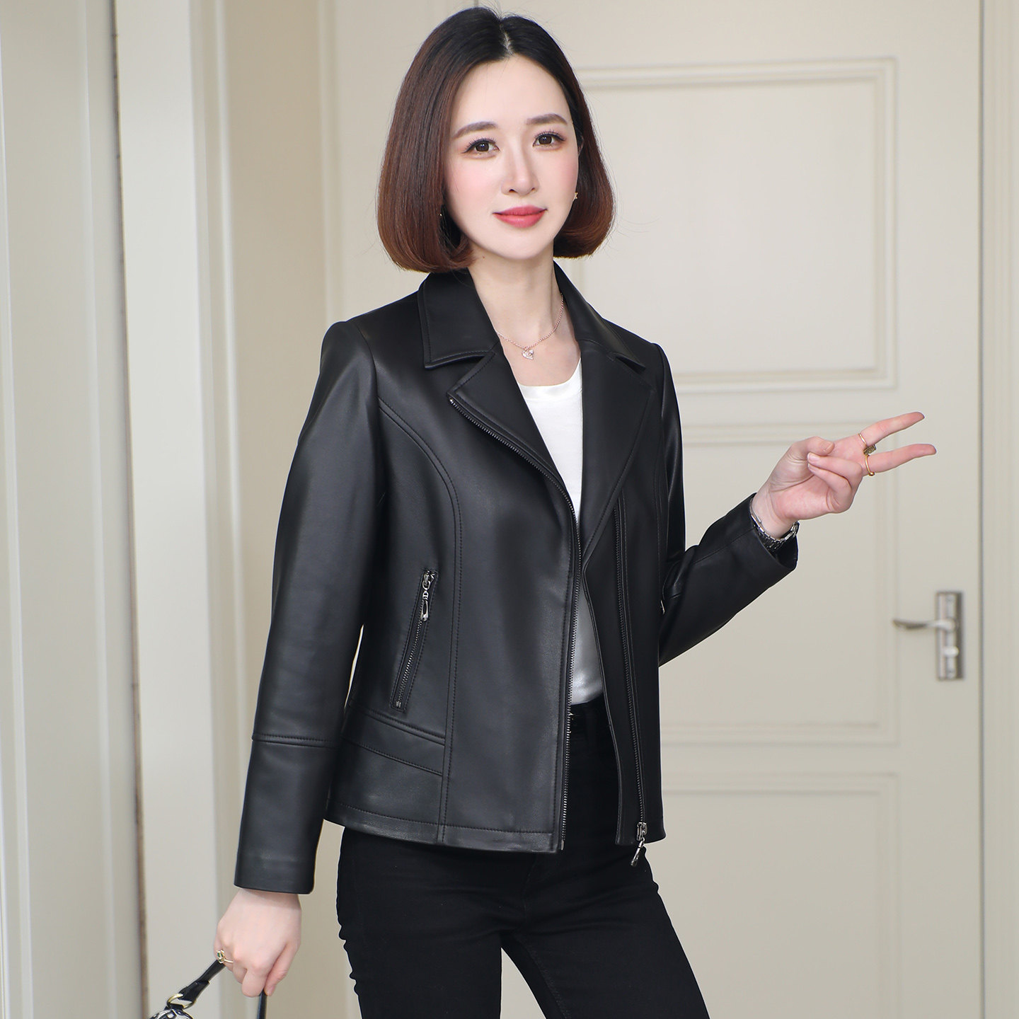 翻领真皮夹克2025秋季新款海宁绵羊皮修身休闲机车服短款上衣外套