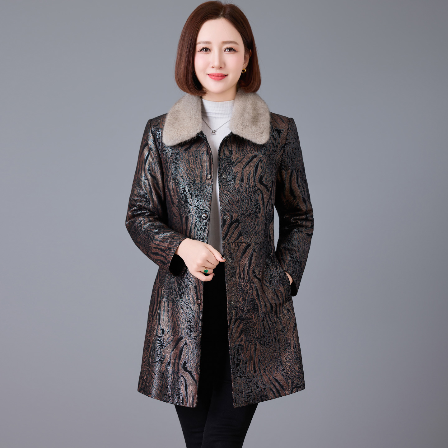 绵羊皮印花真皮羽绒服可拆卸内胆