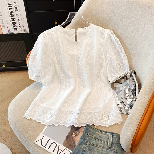 白色刺绣镂空短袖蕾丝衬衫女夏季大码胖mm漂亮小衫娃娃衫漂亮上衣