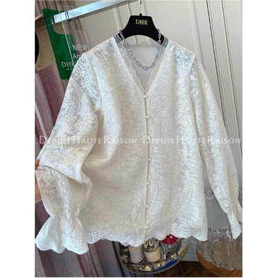法式复古高级感V领蕾丝刺绣衬衫女春秋新款百搭超好看别致上衣潮