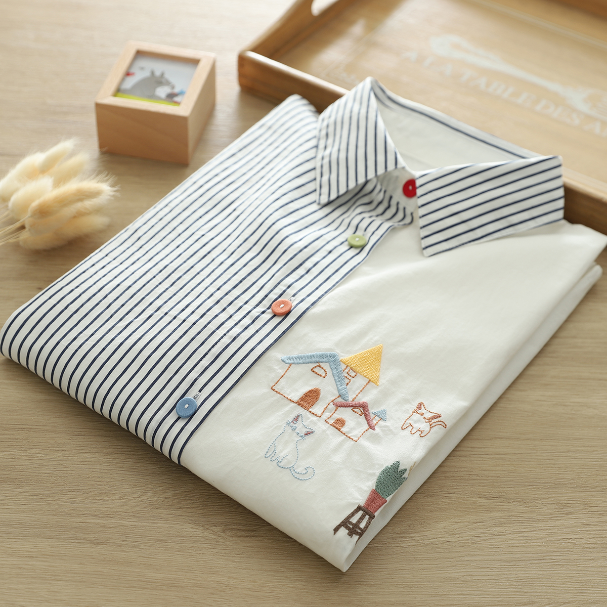 文艺小清新卡通刺绣拼色竖条纹白衬衫女春秋减龄内搭长袖打底衫潮