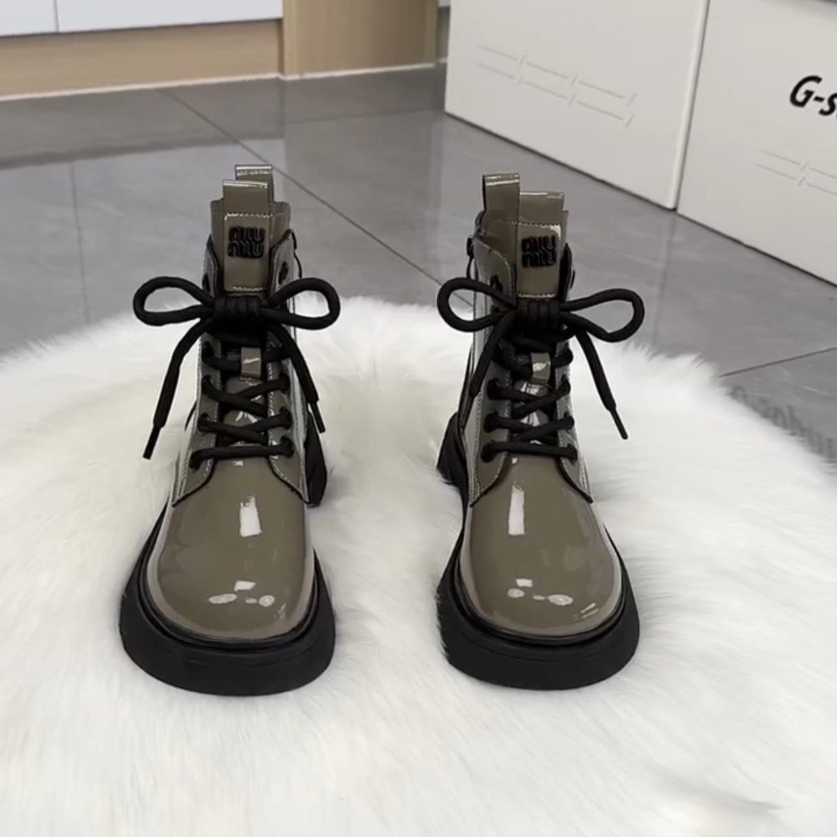 女童靴子2025秋冬款新款儿童雪地靴加绒皮靴短靴中大童漆皮马丁靴